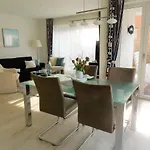 Exklusive Familienfreundliche Im Haus Aalbeek דירה